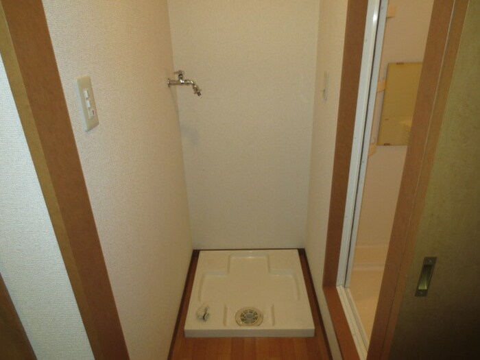 物件内観写真13　(洗濯機置場)