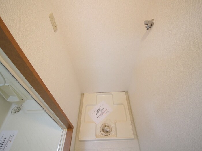 物件内観写真16　(洗濯機置場)