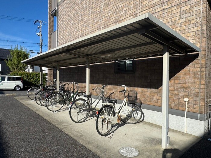 物件外観写真5　(駐輪場)