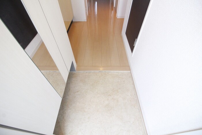 物件内観写真18　(玄関)