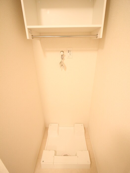 物件内観写真12　(洗濯機置場)