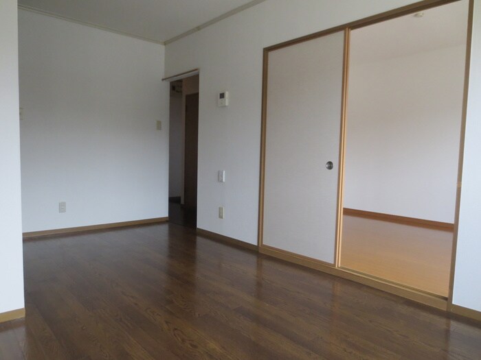 物件内観写真4　(居室)