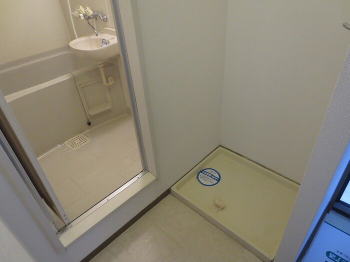 物件内観写真11　(洗濯機置場)