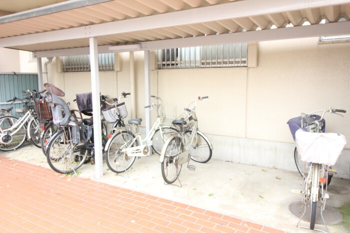 物件外観写真5　(駐輪場)