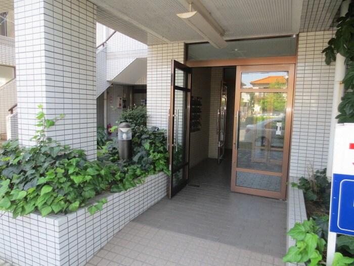 物件外観写真3　(エントランス部分)