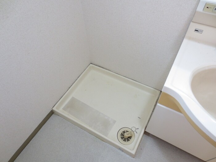 物件内観写真8　(洗濯機置場)