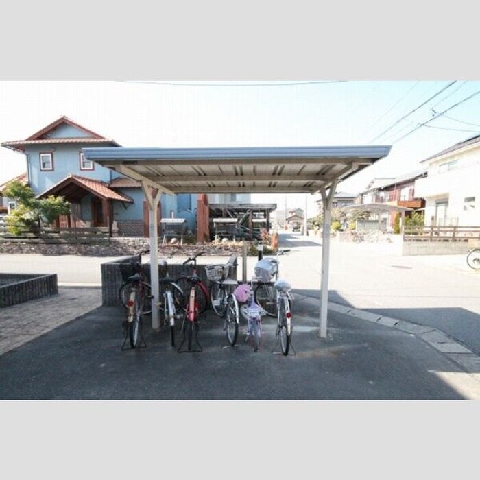 物件外観写真2　(駐輪場)