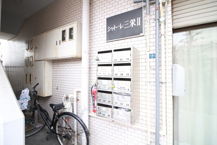 物件外観写真5　(エントランス部分)