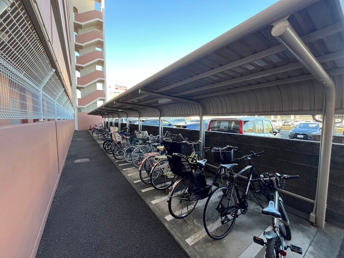 物件外観写真3　(駐輪場)