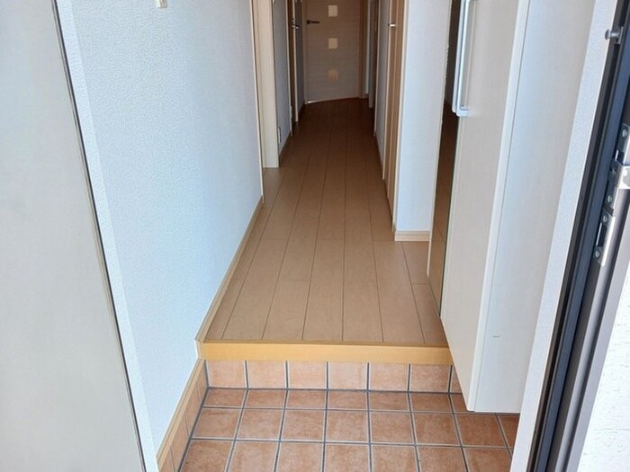 物件内観写真8　(玄関)