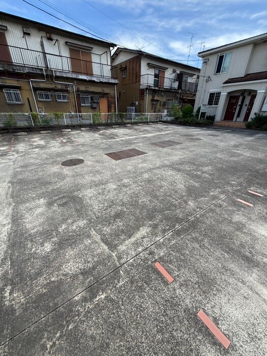 物件外観写真4　(駐車場)