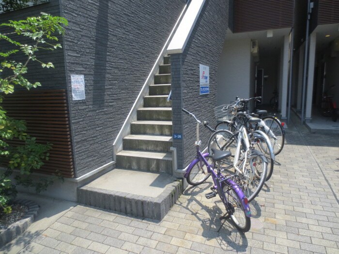 物件外観写真2　(駐輪場)