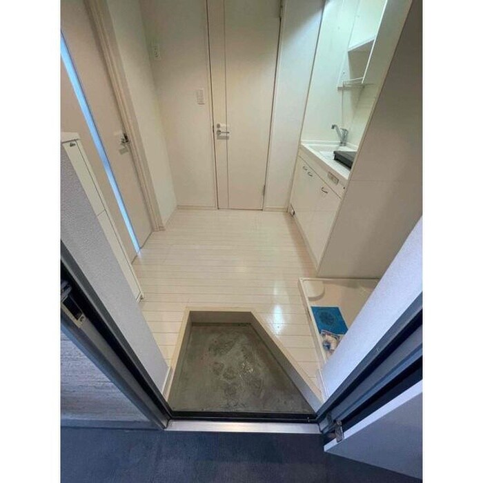 物件内観写真13　(玄関)