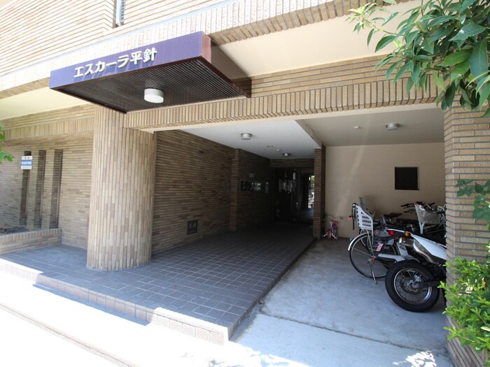 物件外観写真3　(エントランス部分)