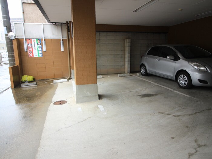 マンションボナールの駐車場