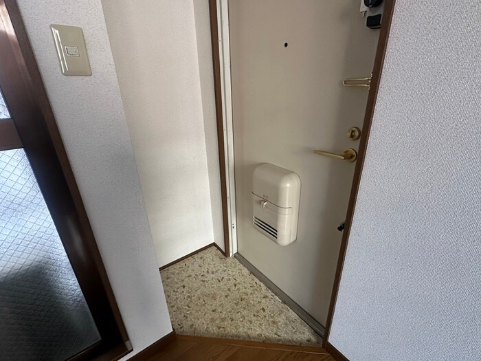 物件内観写真7　(玄関)