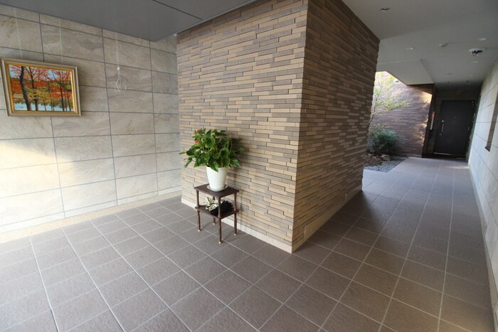 物件外観写真5　(エントランス部分)