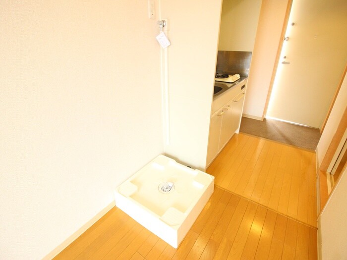 物件内観写真13　(洗濯機置場)