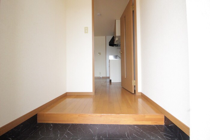 物件内観写真11　(玄関)