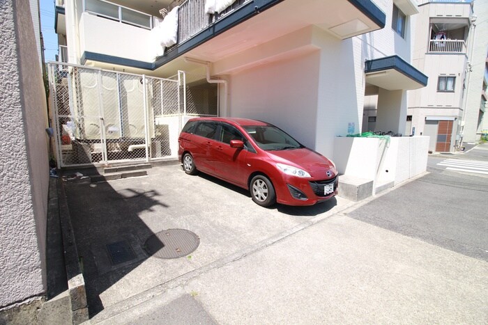 物件外観写真4　(駐車場)