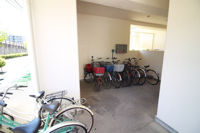 物件外観写真5　(駐輪場)