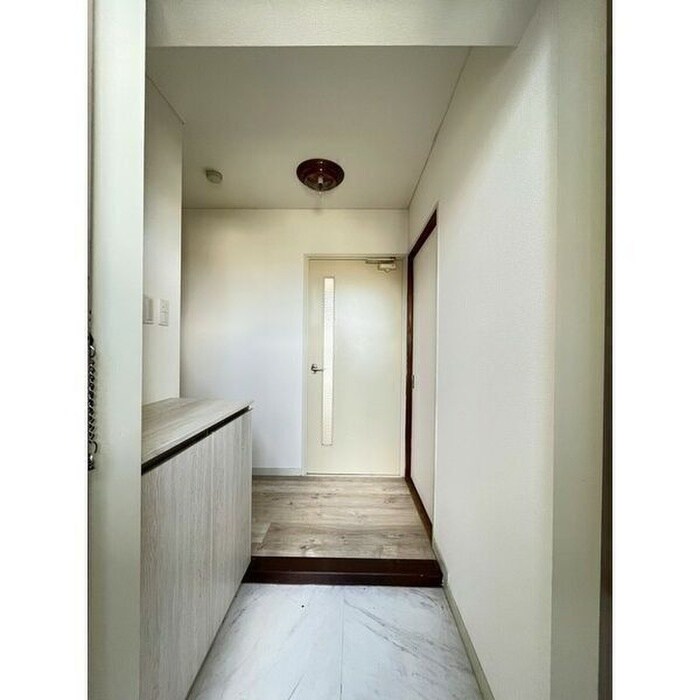 物件内観写真10　(玄関)