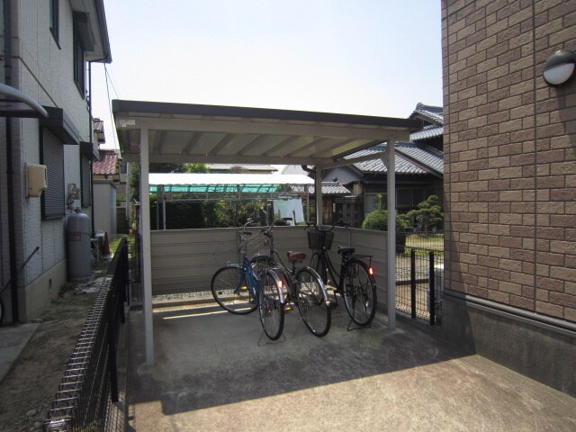 物件外観写真3　(駐輪場)