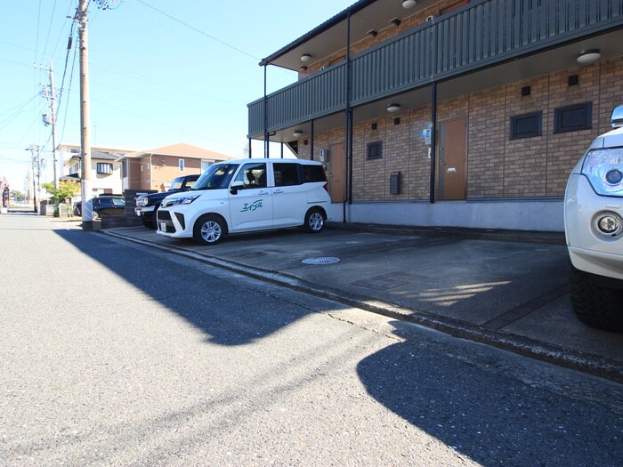 物件外観写真5　(駐車場)