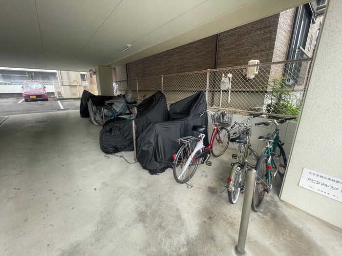 物件外観写真5　(駐輪場)