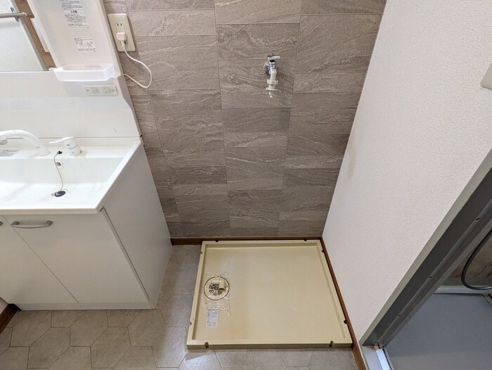 物件内観写真14　(洗濯機置場)