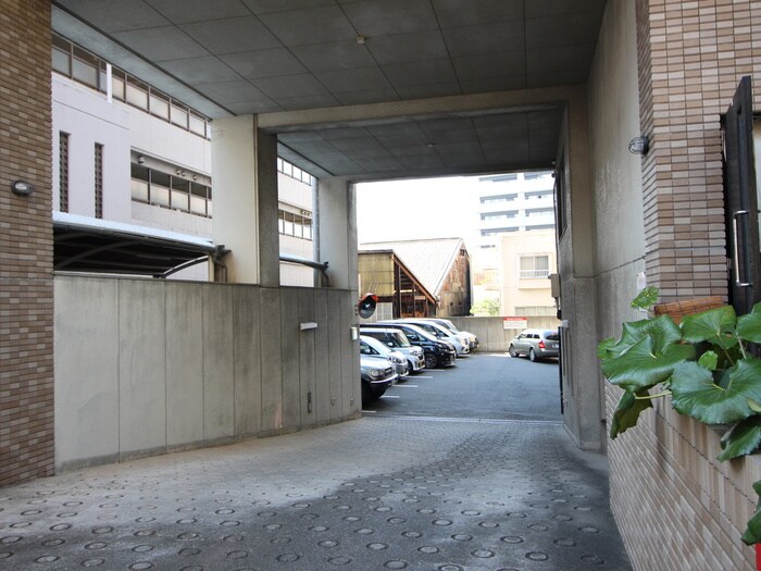 物件外観写真5　(駐車場)