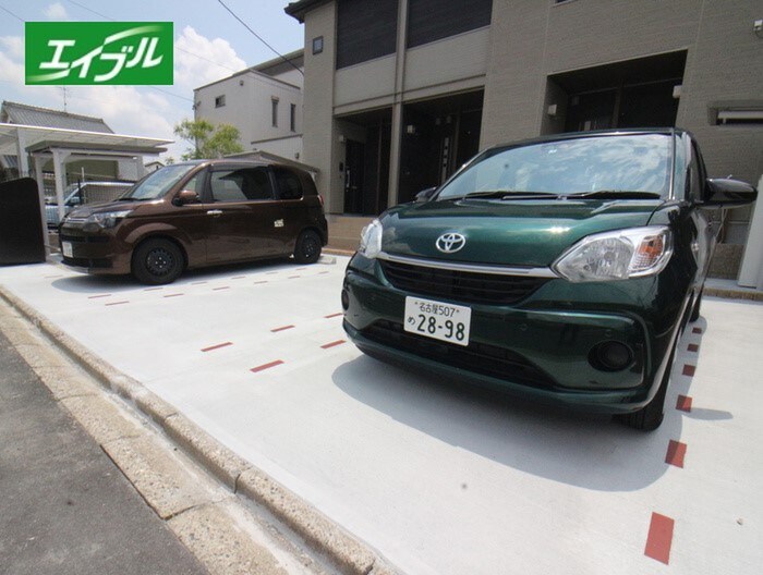 物件外観写真2　(駐車場)