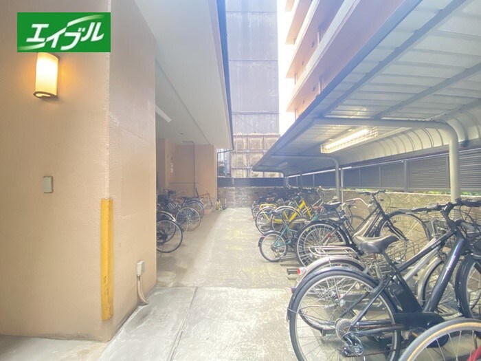 物件外観写真3　(駐輪場)