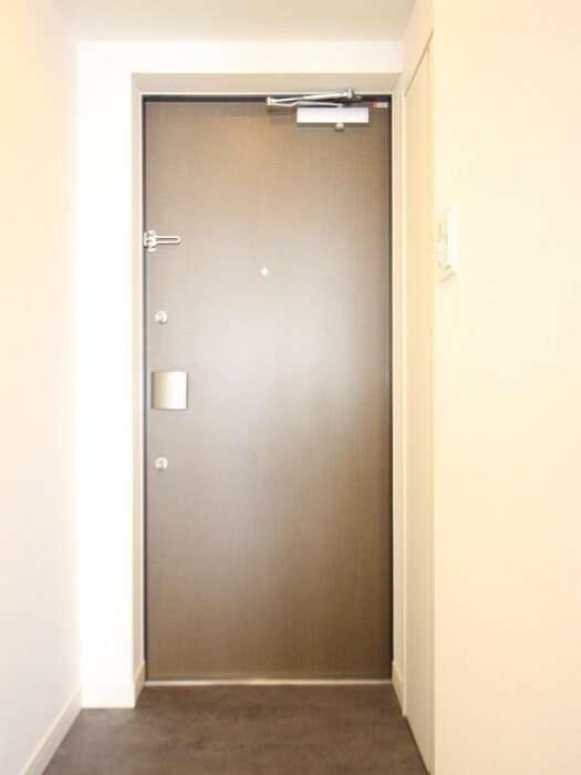 物件内観写真12　(玄関)