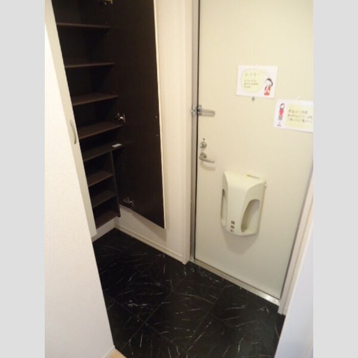 物件内観写真12　(玄関)