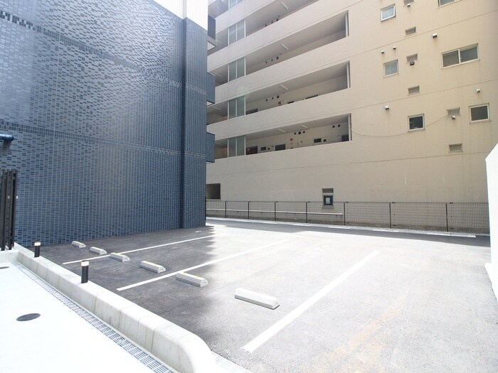 物件外観写真2　(駐車場)