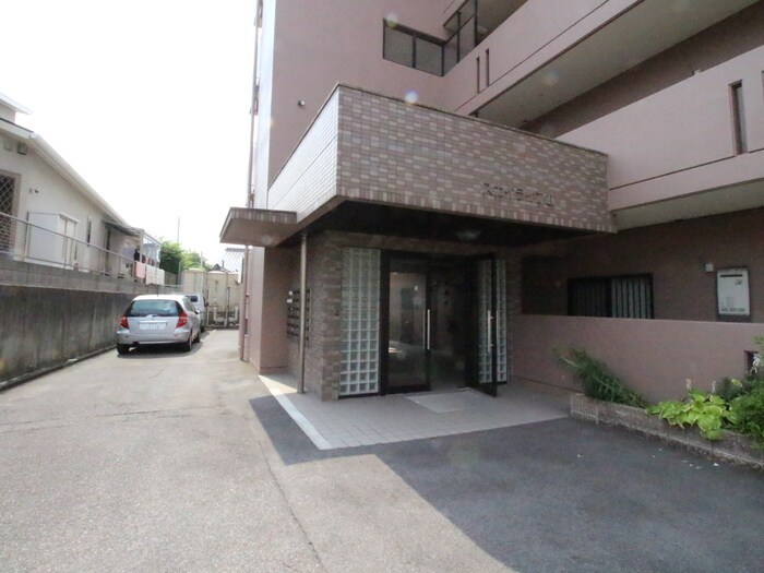 物件外観写真3　(エントランス部分)