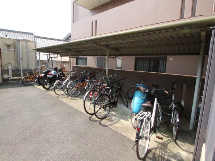 物件外観写真5　(駐輪場)