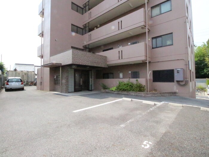 物件外観写真6　(駐車場)