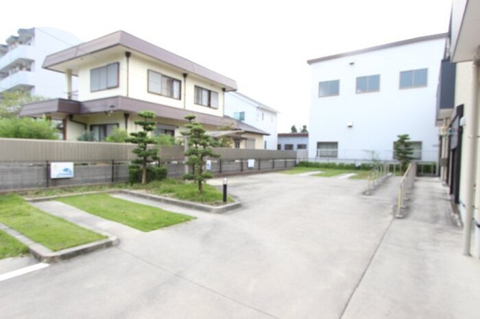 物件外観写真2　(駐車場)