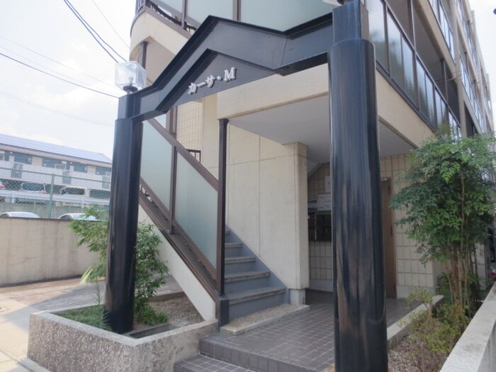 物件外観写真3　(エントランス部分)