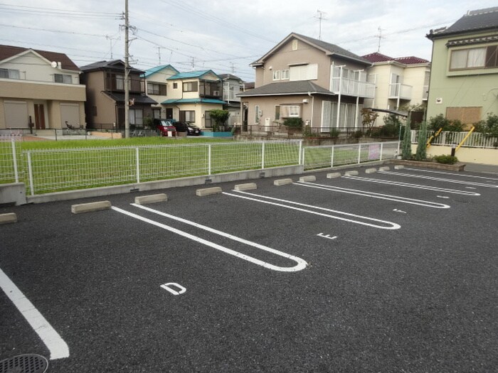 物件外観写真2　(駐車場)