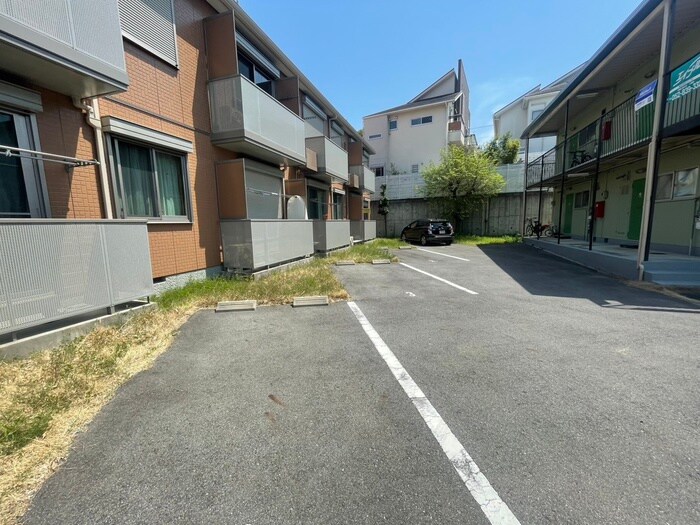 物件外観写真3　(駐車場)