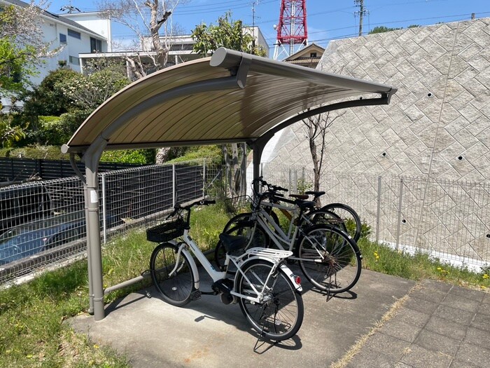 物件外観写真4　(駐輪場)