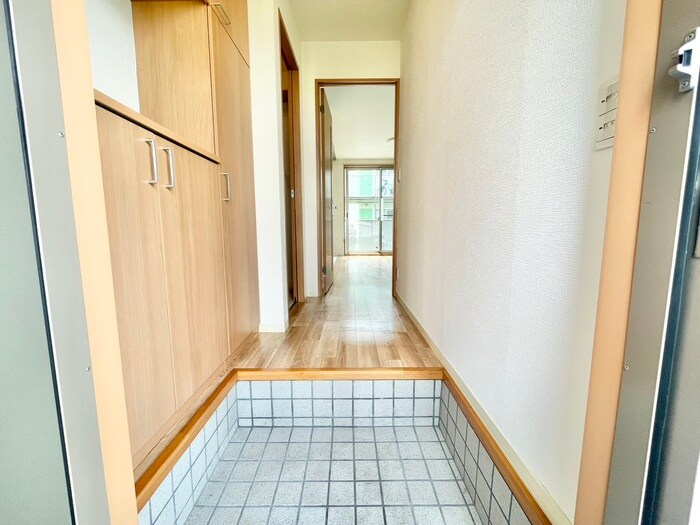 物件内観写真13　(玄関)