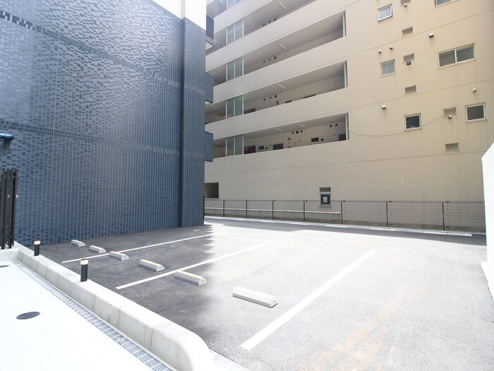 物件外観写真2　(駐車場)