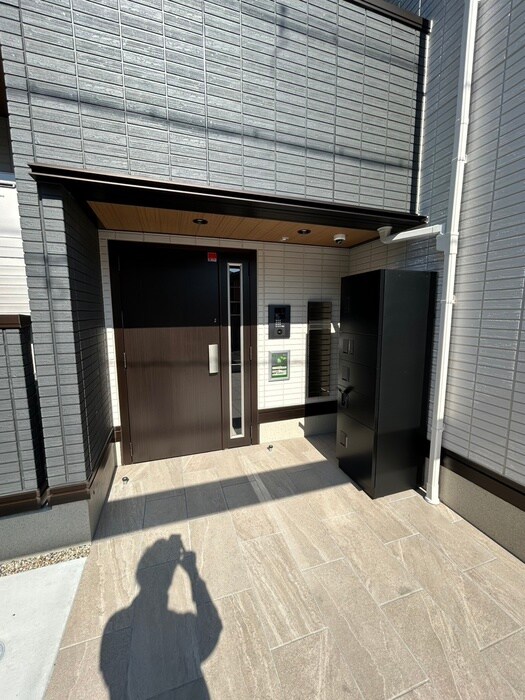 物件外観写真3　(エントランス部分)