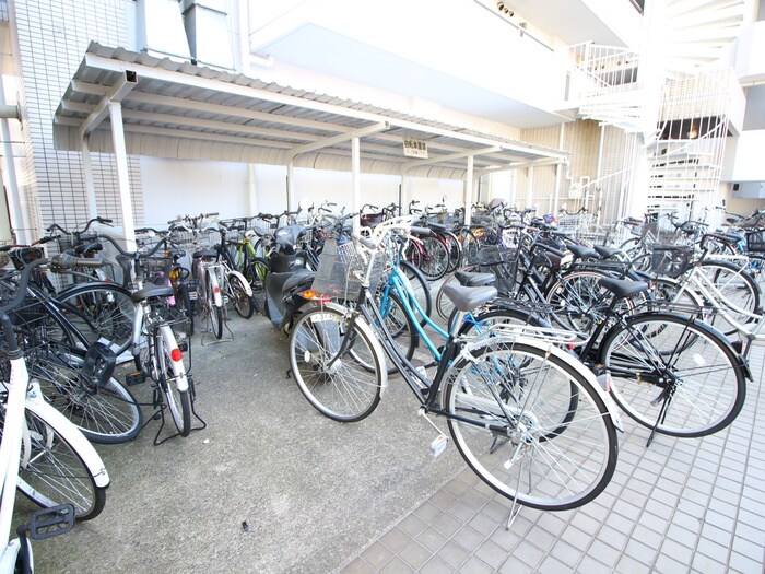 物件外観写真4　(駐輪場)