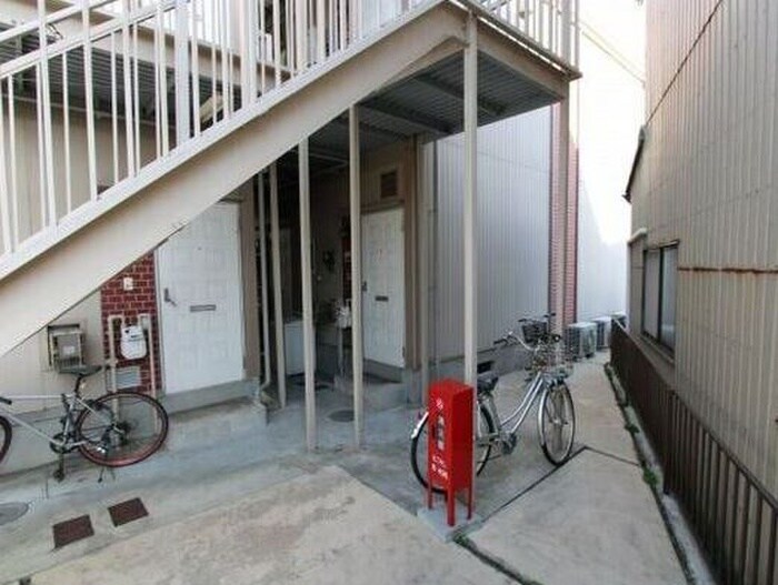 物件外観写真3　(エントランス部分)