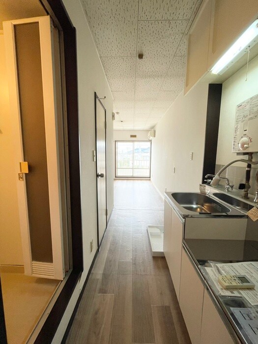 物件内観写真13　(廊下)